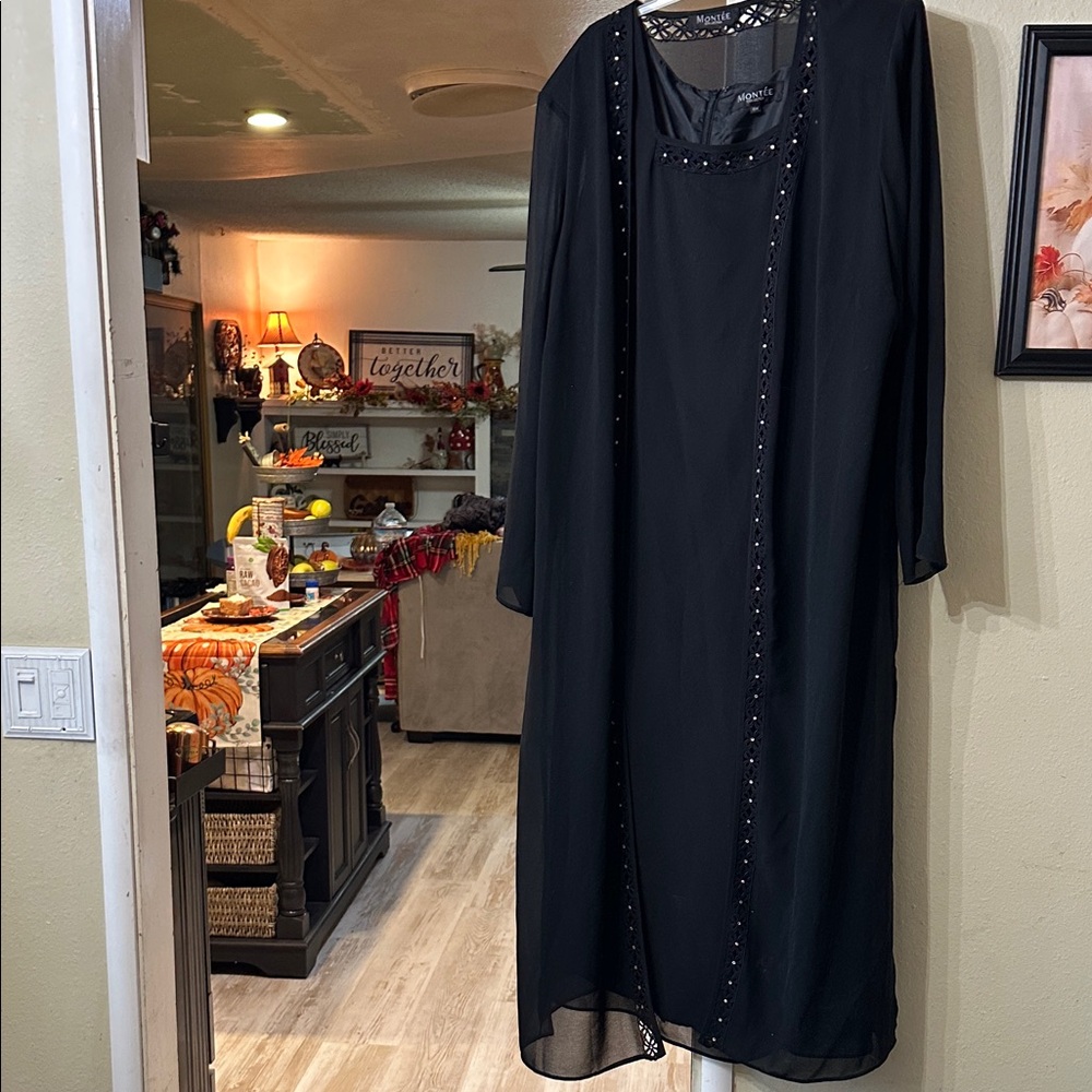 Mont’ee Elegant Black Dress with Beaded Details